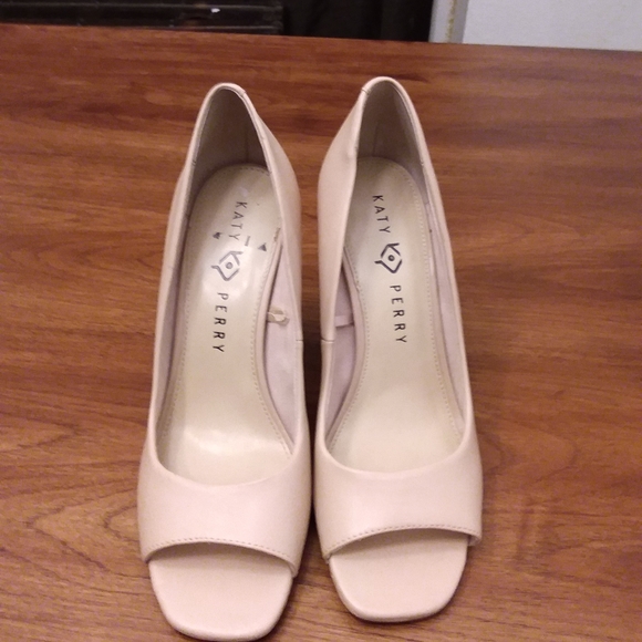 Katy Perry shoes - Picture 2 of 11